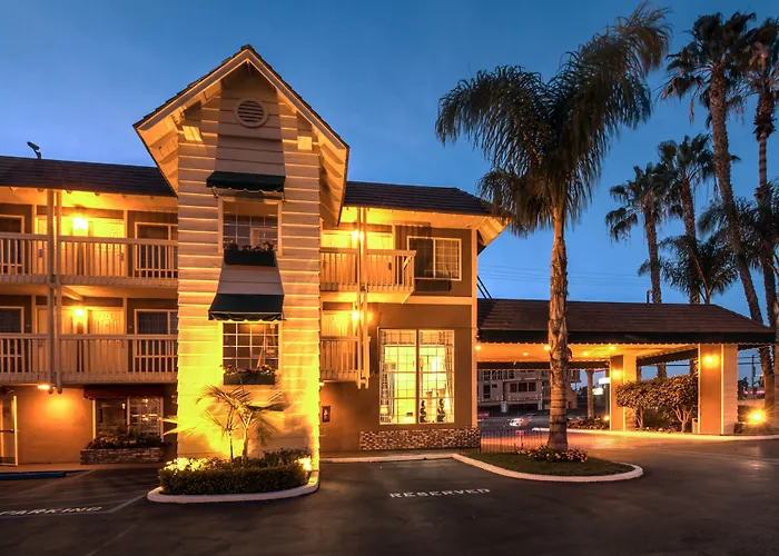 Ramada By Wyndham Costa Mesa/Newport Beach