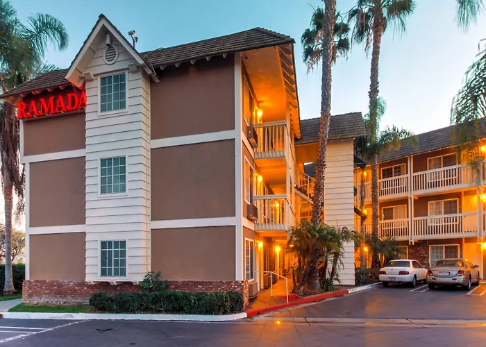 Ramada By Wyndham Costa Mesa/Newport Beach